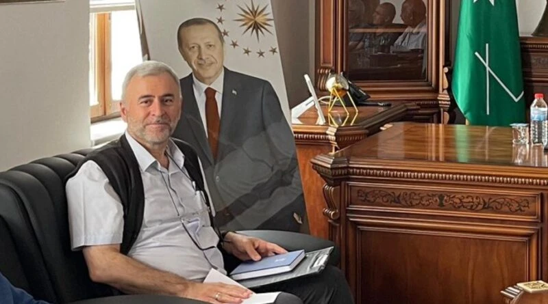 Niksar’da Halk Eğitim Merkezi Müdürü Şakir Bolat, Sosyal Medya Paylaşımı Nedeniyle Görevden Uzaklaştırıldı