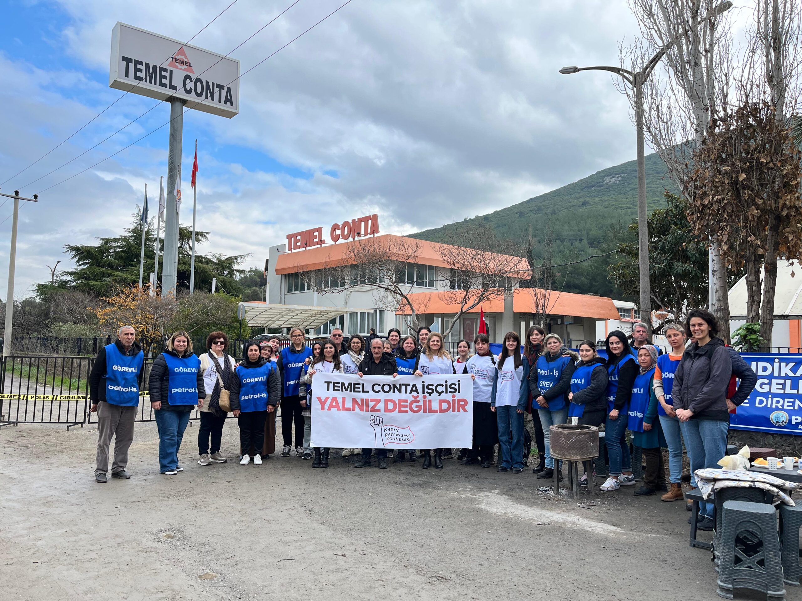 KDK’dan İzmir’de Grev Ziyareti: “İşçi Kadınlar Patronları Yenecek