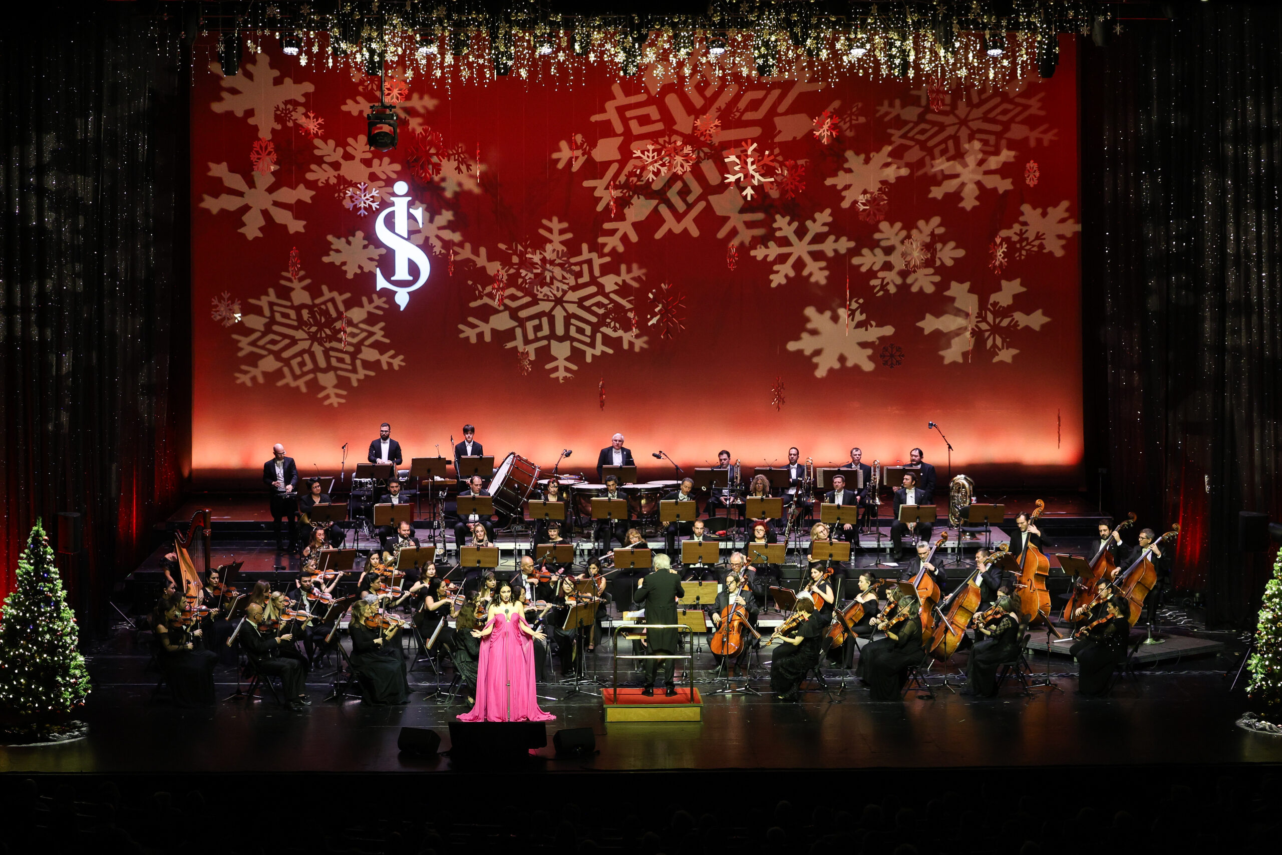 ÜNLÜ SOPRANO AIDA GARIFULLINA İŞ SANAT’IN YENİ YIL KONSERİNDE SAHNEDEYDİ