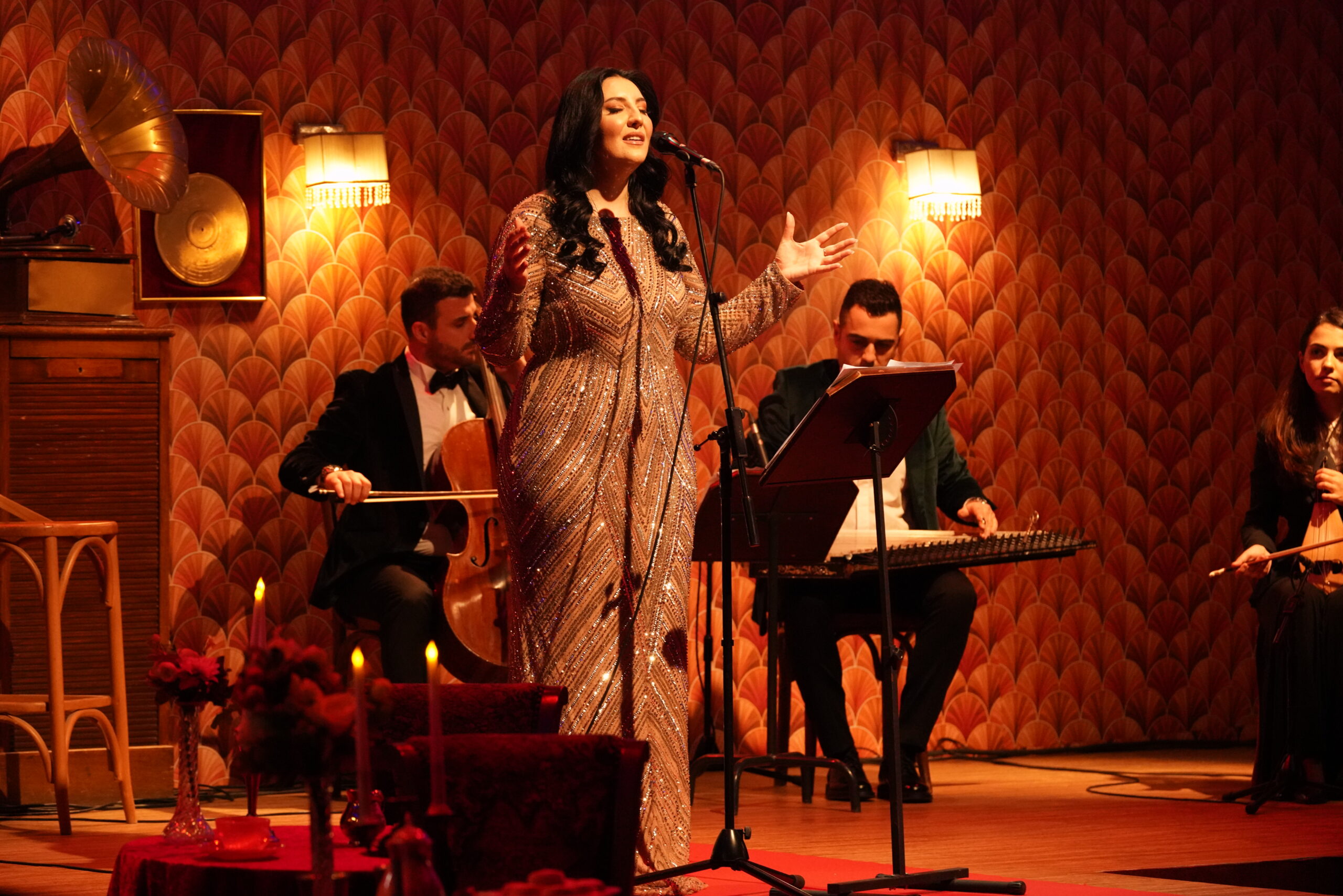 Taş Plaklardaki Unutulmuş Şarkılar” Konseri İstanbul’da Türk Sanat Müziği Tutkunlarına Büyüleyici Bir Gece Yaşattı