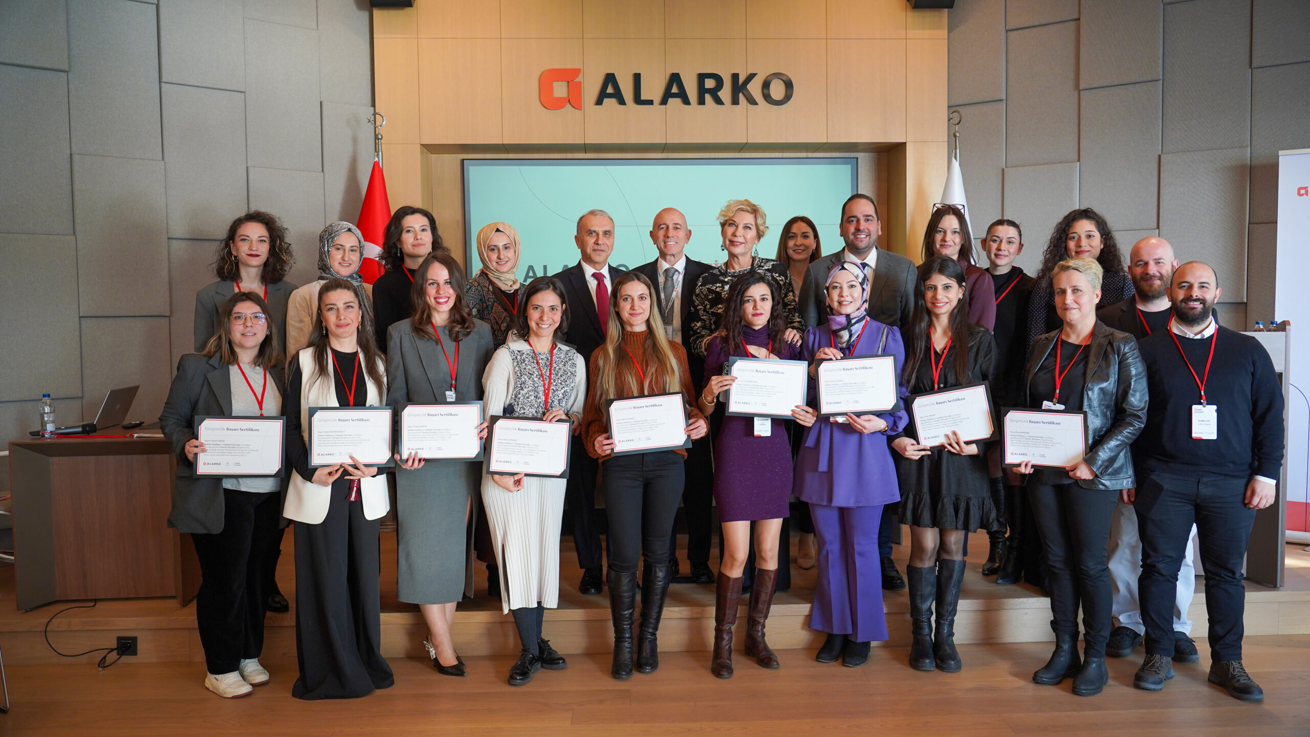 Alarko Holding'in Girişim Öncüleri Programı Ödül Töreni'nde 12 Kadın Girişimciye Hibe Desteği Verildi