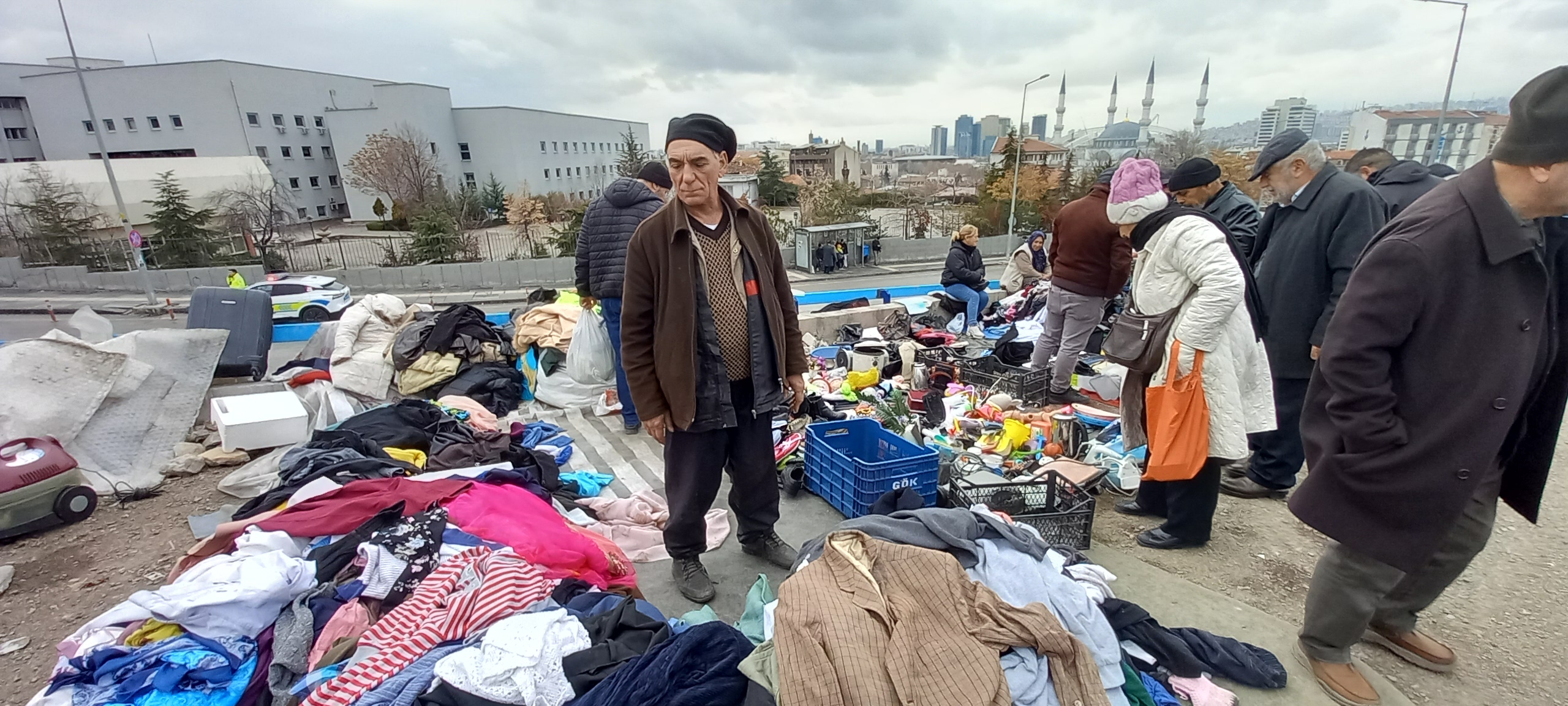 Ankara’nın Bitpazarı Dar Gelirli Ailelerin Umudu Olmaya Devam Ediyor  