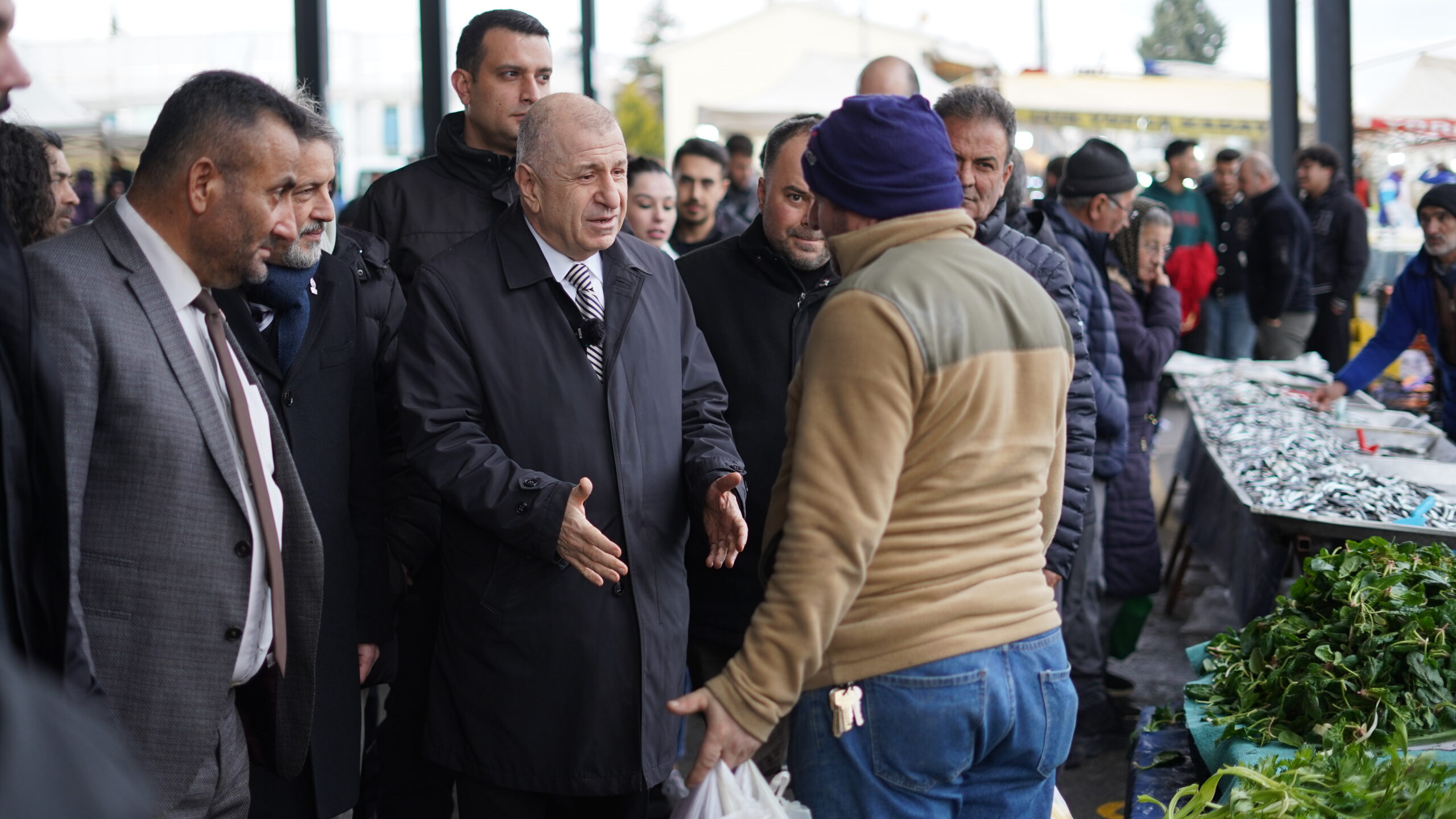 Ümit Özdağ, "Zam değil sadaka verdiler." “Siz kolunuza Öcalan'ı takın, biz de Türk Milletiyle birlikte sandığa gidelim"