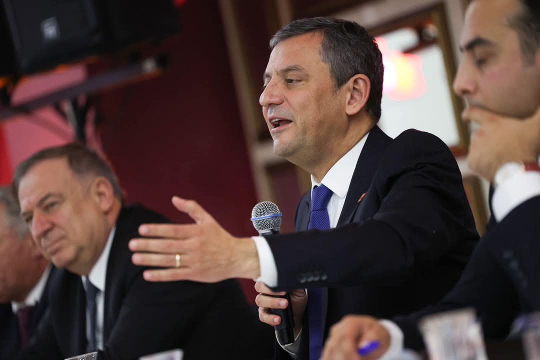 CHP Genel Başkanı Özgür Özel, Konya Ereğli’de Muhtarlar ve STK Temsilcileriyle Buluştu