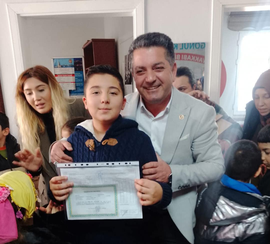 Sultançiftliği Mahallesi’nde ‘Karneni Getir Hediyeni Al’ Kampanyası Büyük İlgi Görüldü