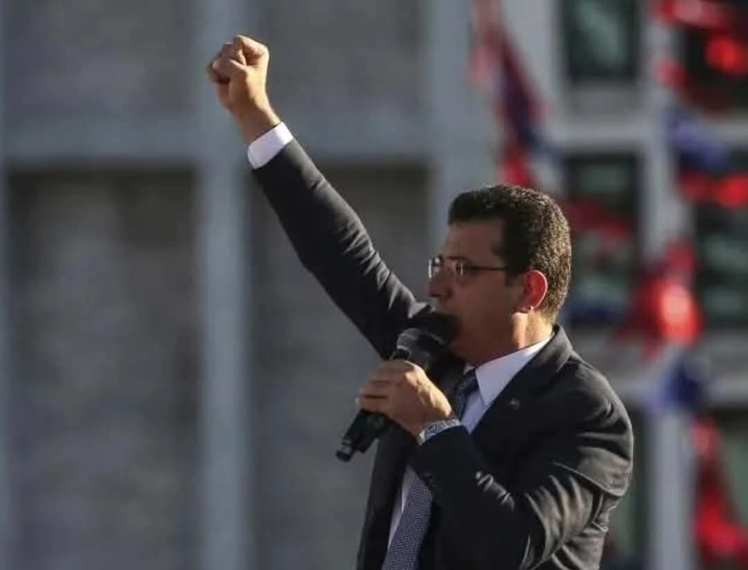 Ekrem İmamoğlu’na Çağlayan Adliyesi Önünde Büyük Destek