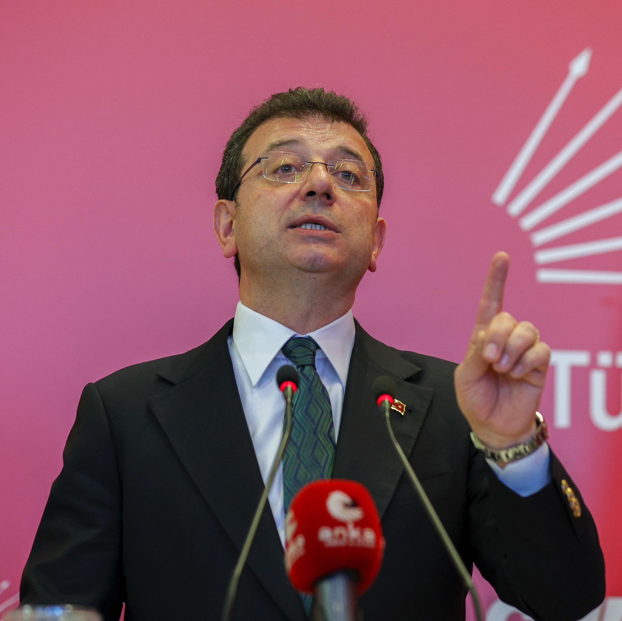 Halkın Gündemindeki Konular Sessizleştirilmeye Çalışılıyor