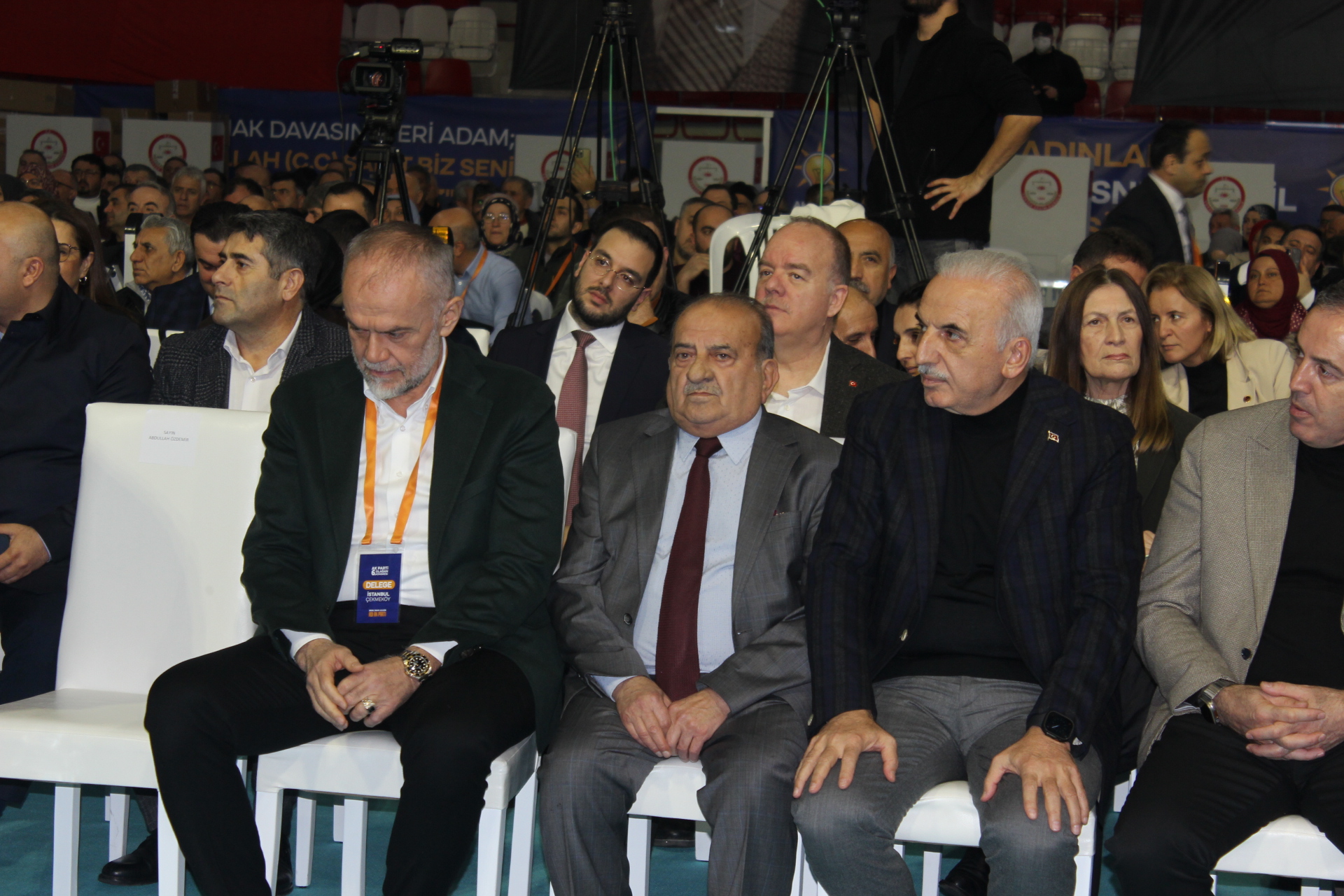 Ak Parti Çekmeköy Kongresinde Heyecan Kayboldu, Yeni İlçe Başkanı Erdem Koçoğlu Zor Bir Görevle Karşı Karşıya