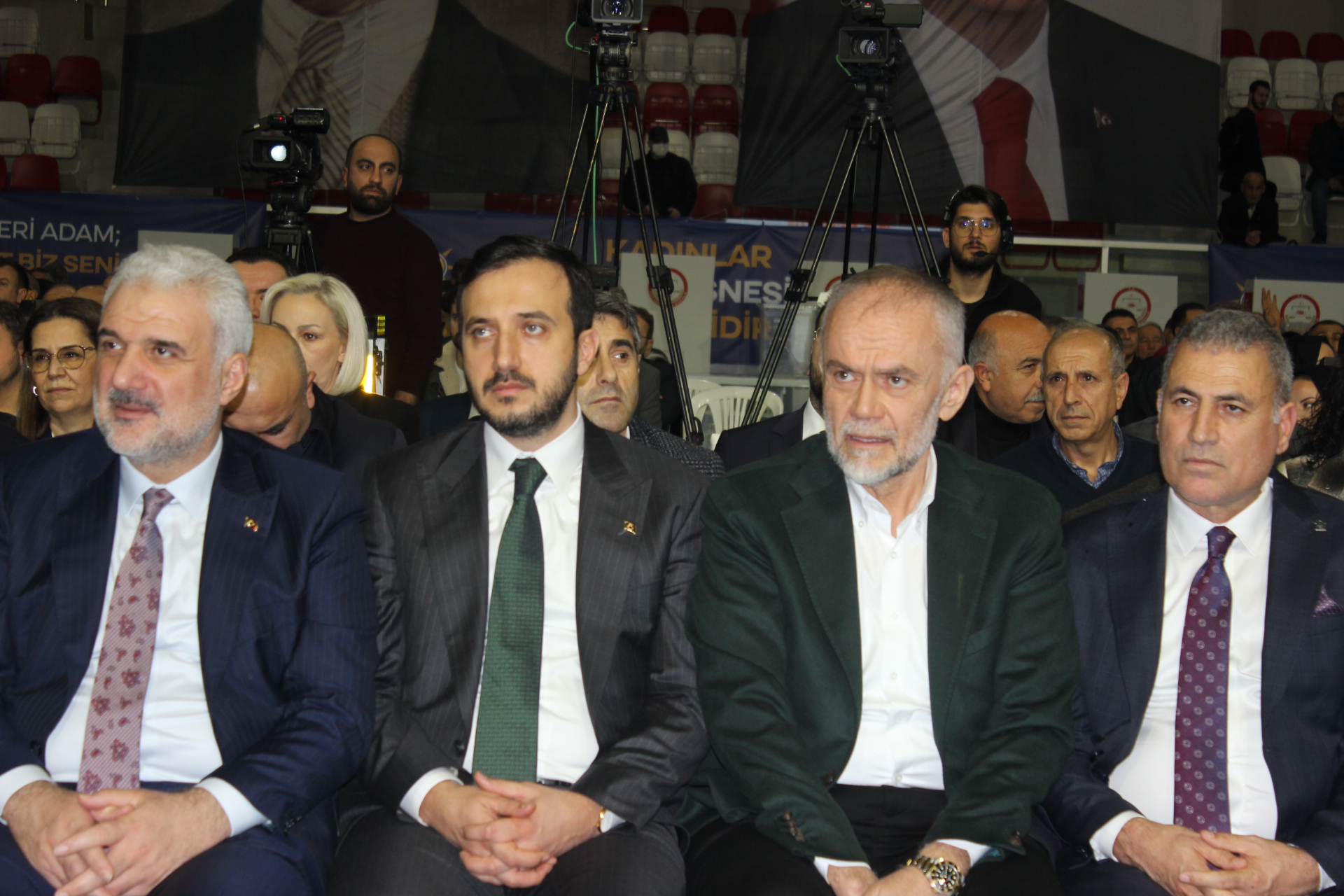 ÇEKMEKÖY VE ÜSKÜDAR’DA AK PARTİ’DE YENİ İLÇE BAŞKANLARI BELLİ OLDU