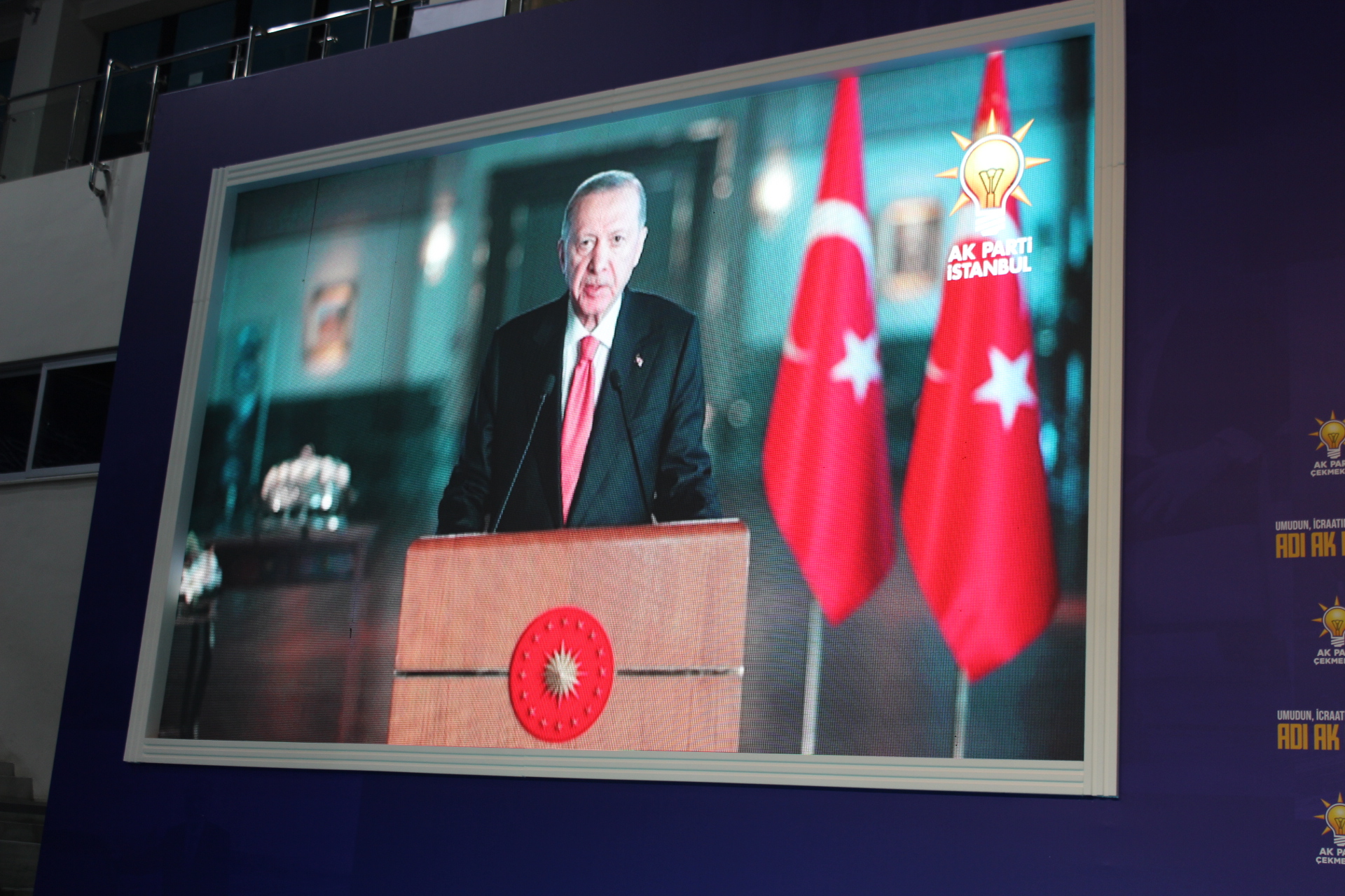 Ak Parti Çekmeköy Kongresinde Heyecan Kayboldu, Yeni İlçe Başkanı Erdem Koçoğlu Zor Bir Görevle Karşı Karşıya