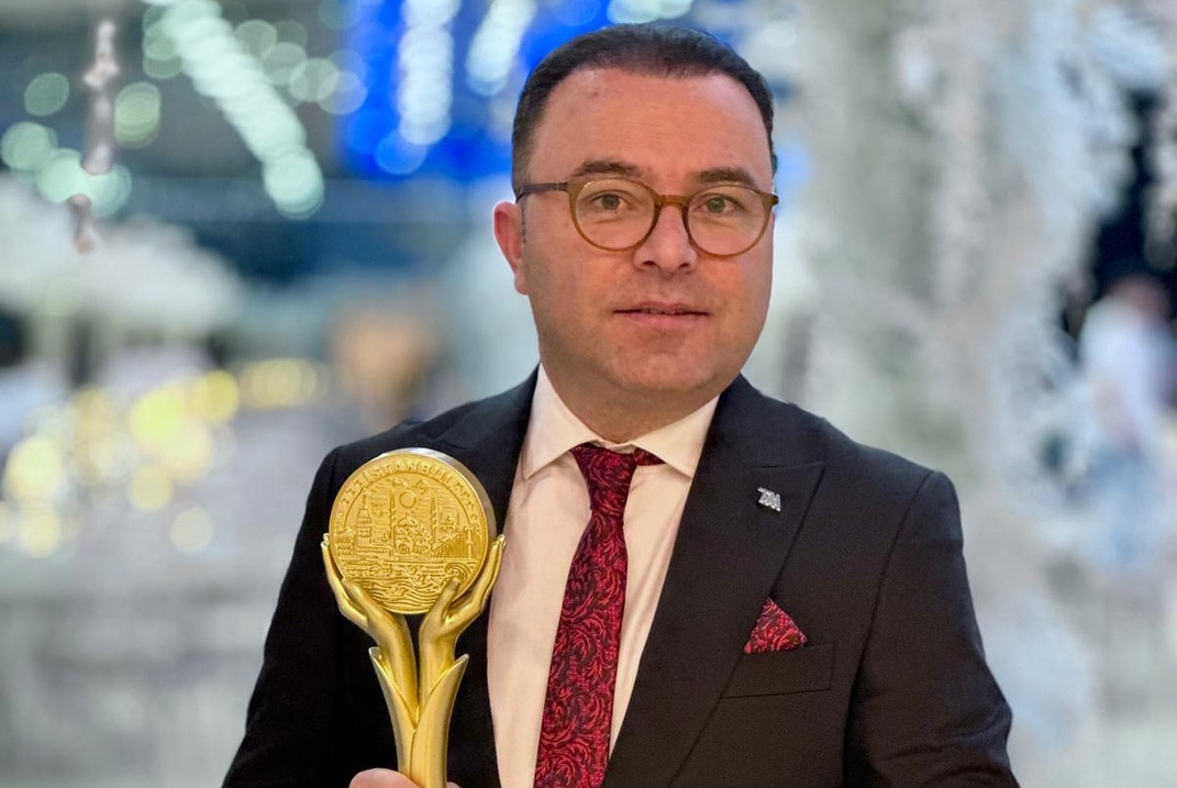 Murat Doğan, Gecenin Yıldızları Ödül Töreninde Yılın İletişim ve Medya Ödülüne Layık Görüldü