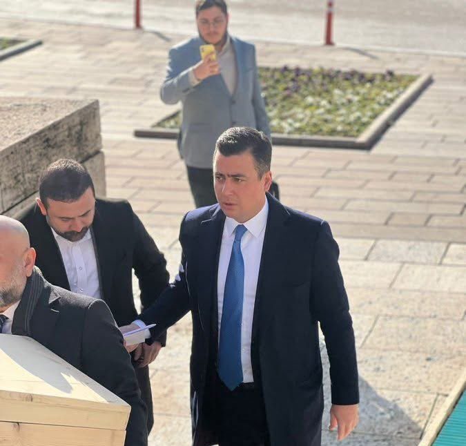 Ankara'da Yolsuzluk İddiaları ve Sert Yanıtlar: Gökçek ve ABB Karşı Karşıya