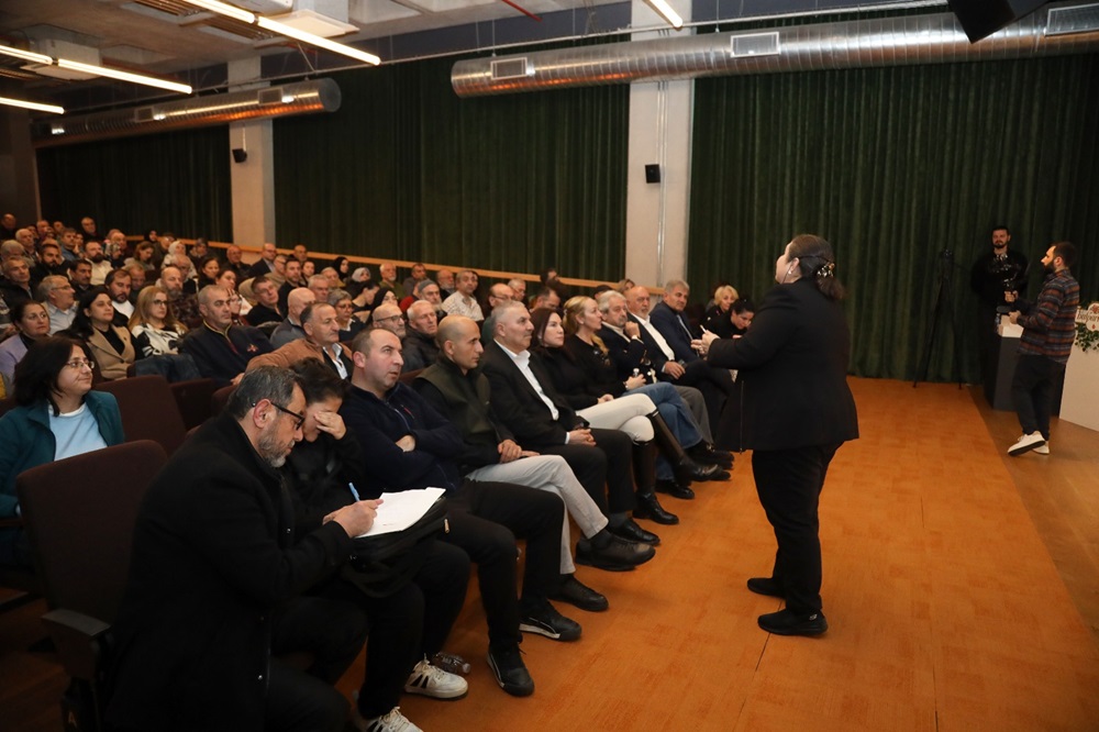 BALPARMAK’TAN KADINLARA ÇAĞRI: ARI SÜTÜ ÜRETİMİ İLE GÜÇLÜ BİR EKONOMİYE SAHİP OLUN!