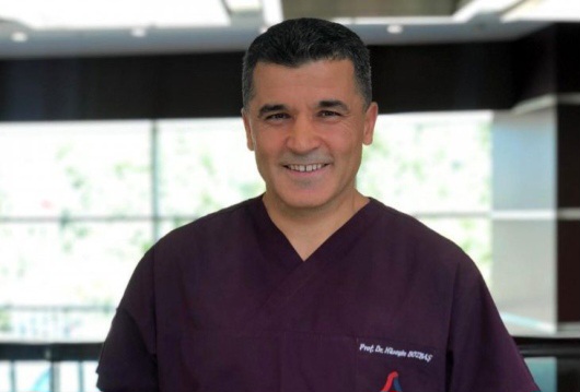 Türkiye’de bir ilk: Ameliyat olamayan kalp hastalarına anjiyo yöntemiyle umut