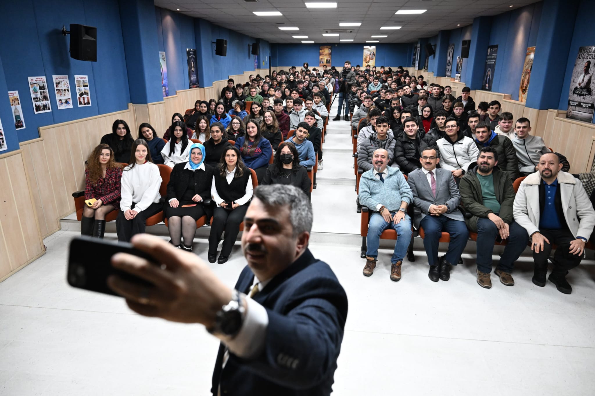 YILDIRIM BELEDİYE BAŞKANI OKTAY YILMAZ İLETİŞİM ÖĞRENCİLERİNİN SORULARINI YANITLADI