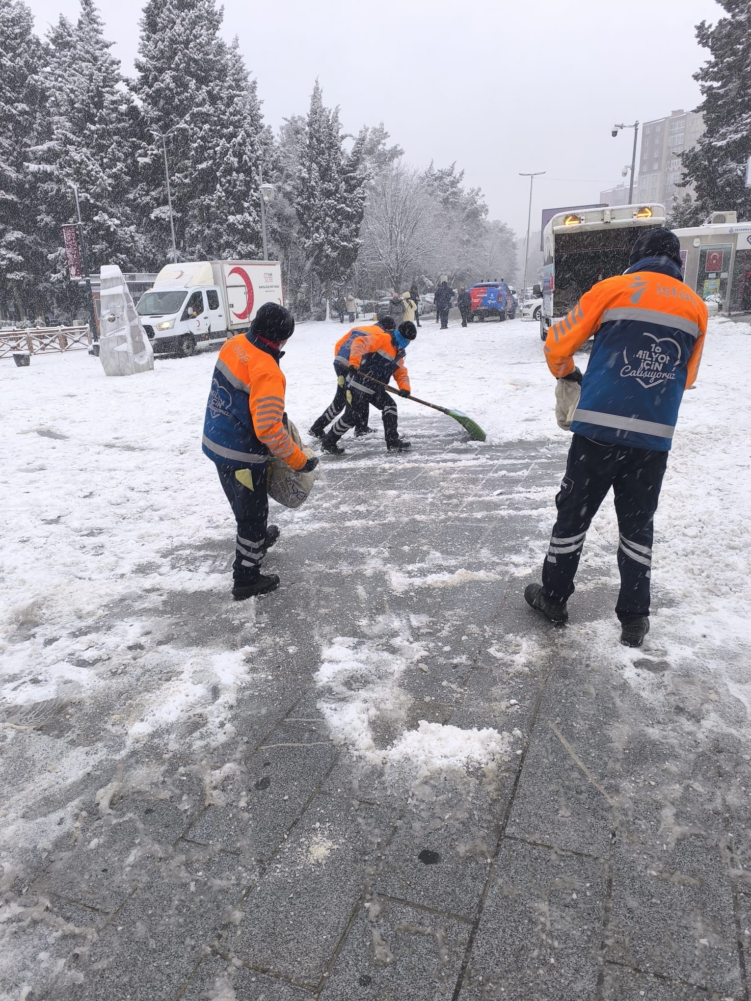 İstanbul'da Yoğun Kar Yağışı: Vatandaşlar Uyarıldı