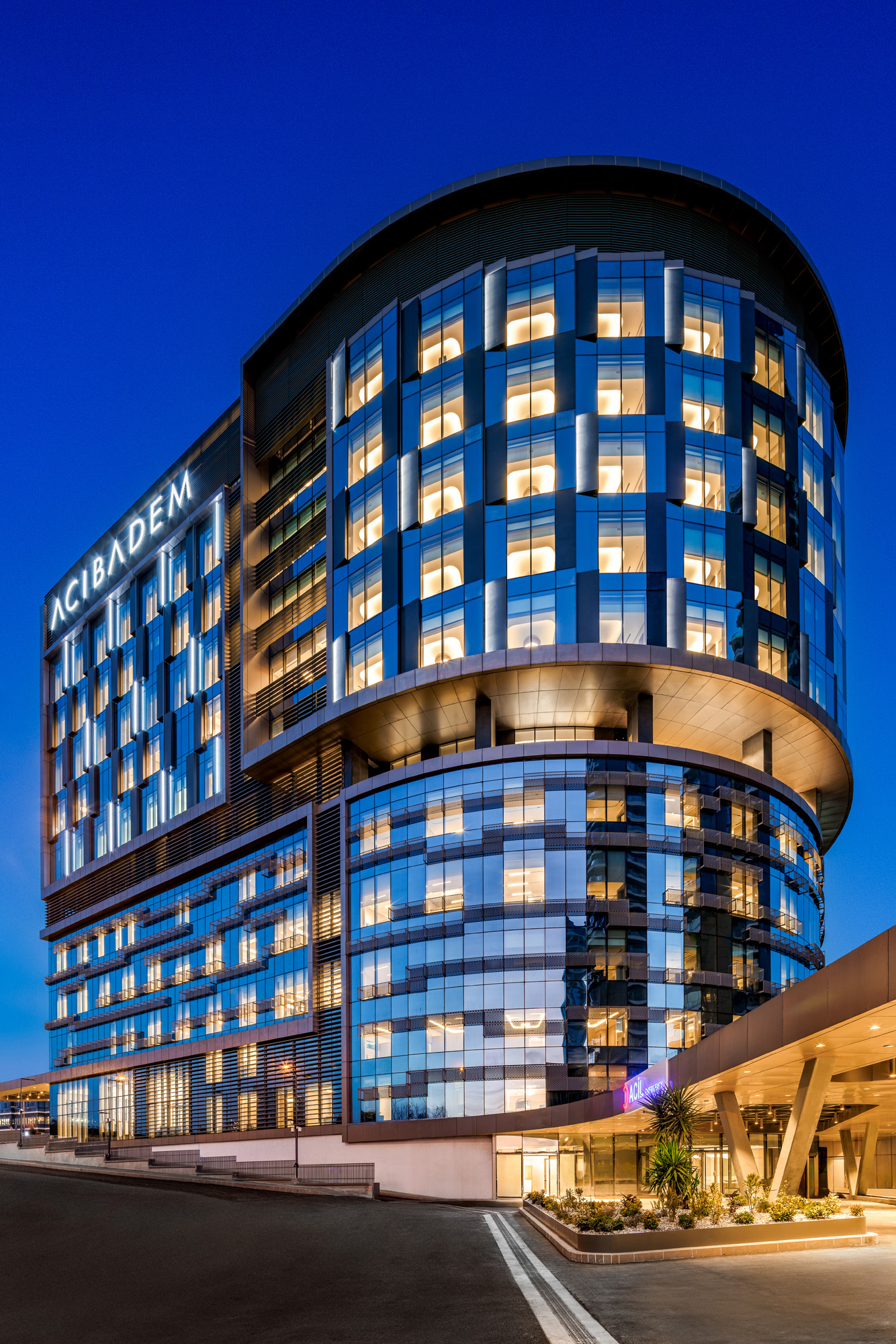 ACIBADEM KARTAL HASTANESİ AÇILDI!