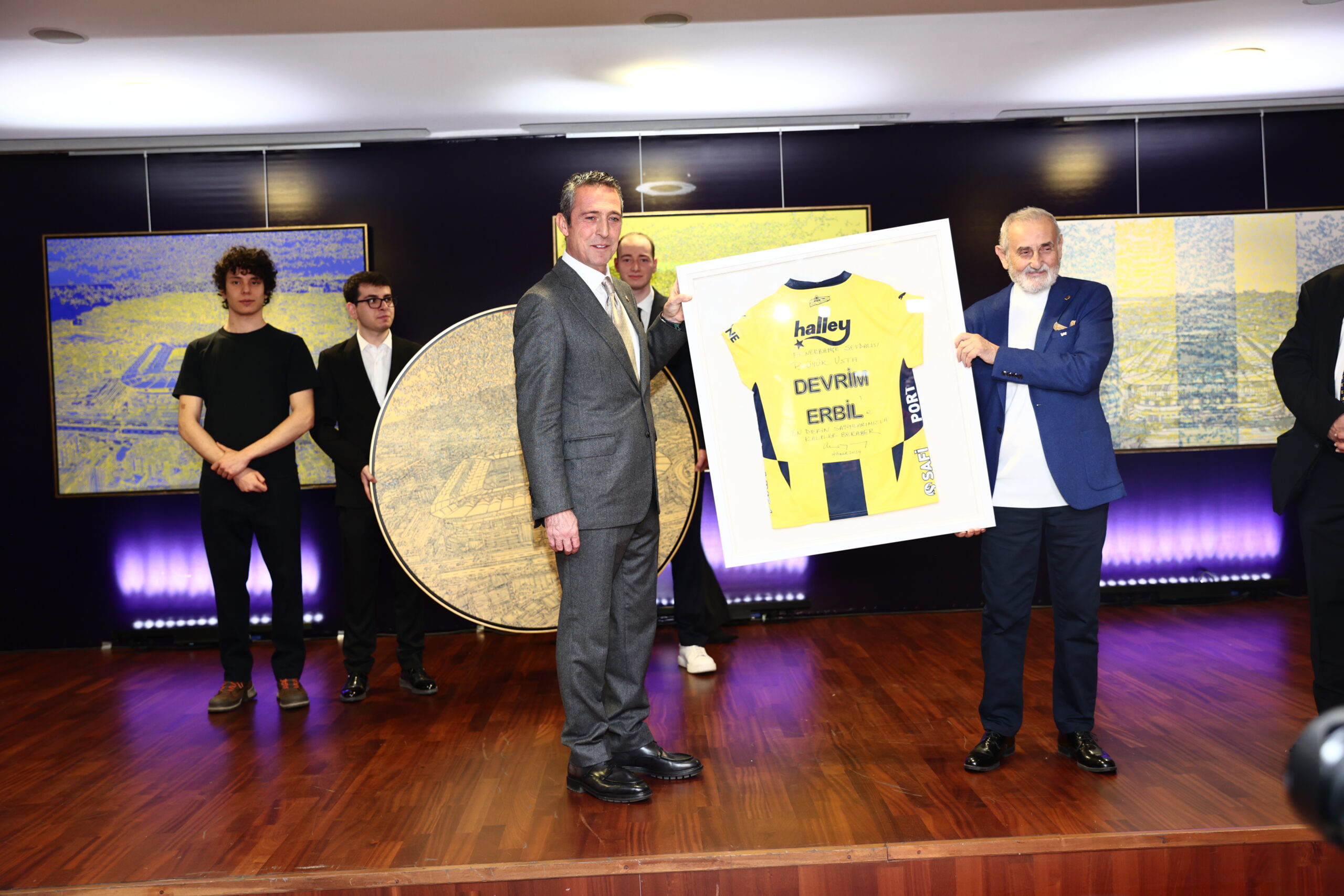 DEVRİM ERBİL’DEN FENERBAHÇE’YE ÖZEL KOLEKSİYON: BİR RENK. BİR TUTKU. BİR EFSANE