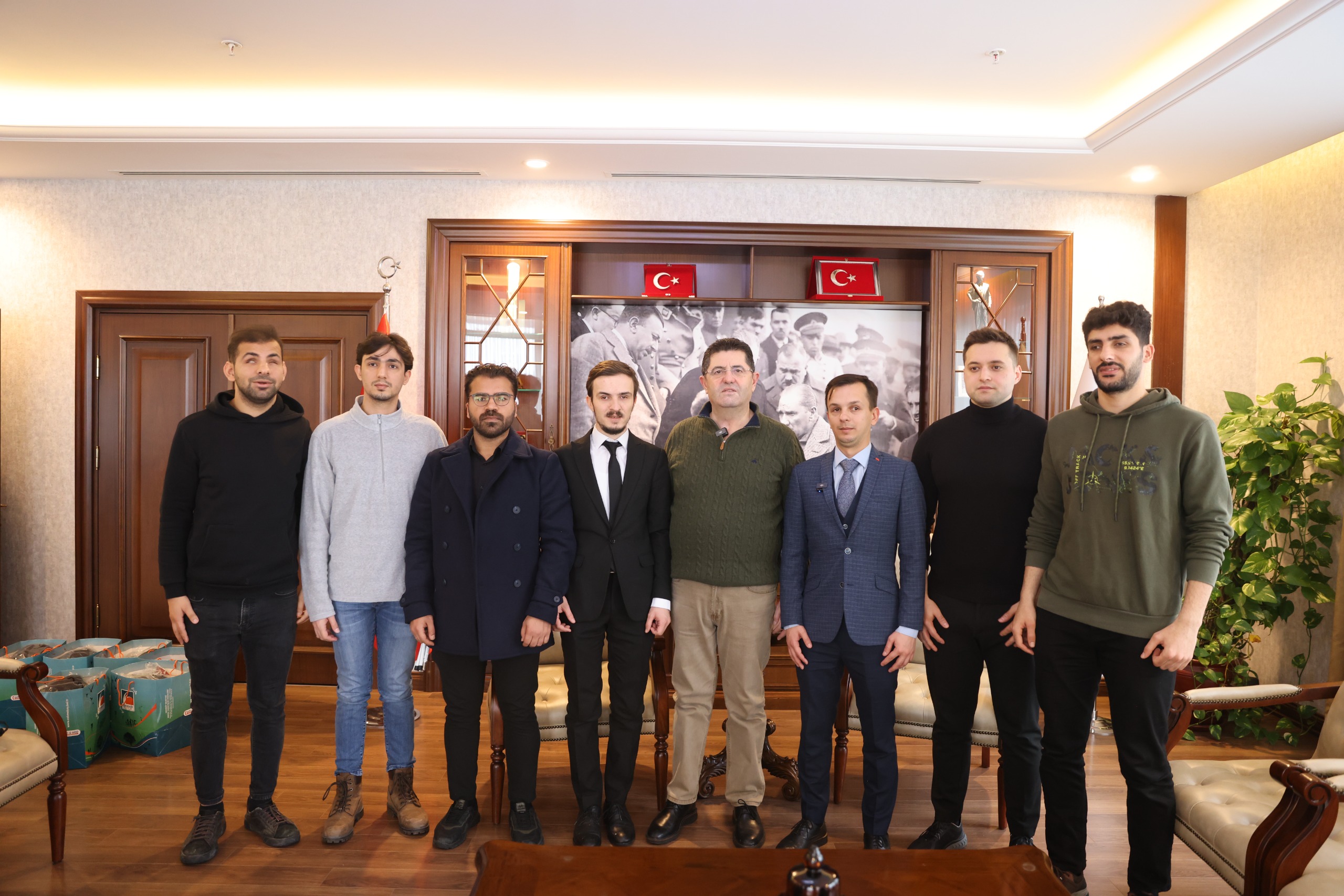 Çekmeköy Belediye Başkanı Orhan Çerkez'den Golbol Takımına Destek
