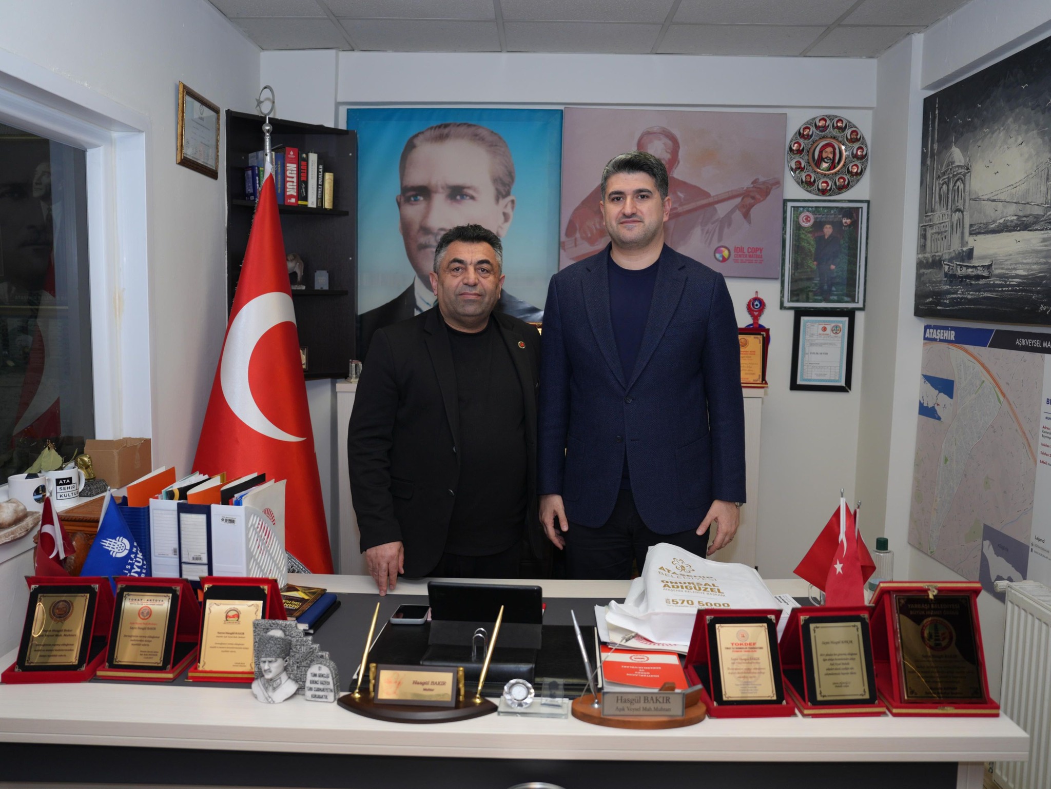 Belediye Başkanı Onursal Adıgüzel, Aşık Veysel Mahallesi Muhtarı Hasgül Bakır’ı Ziyaret Etti