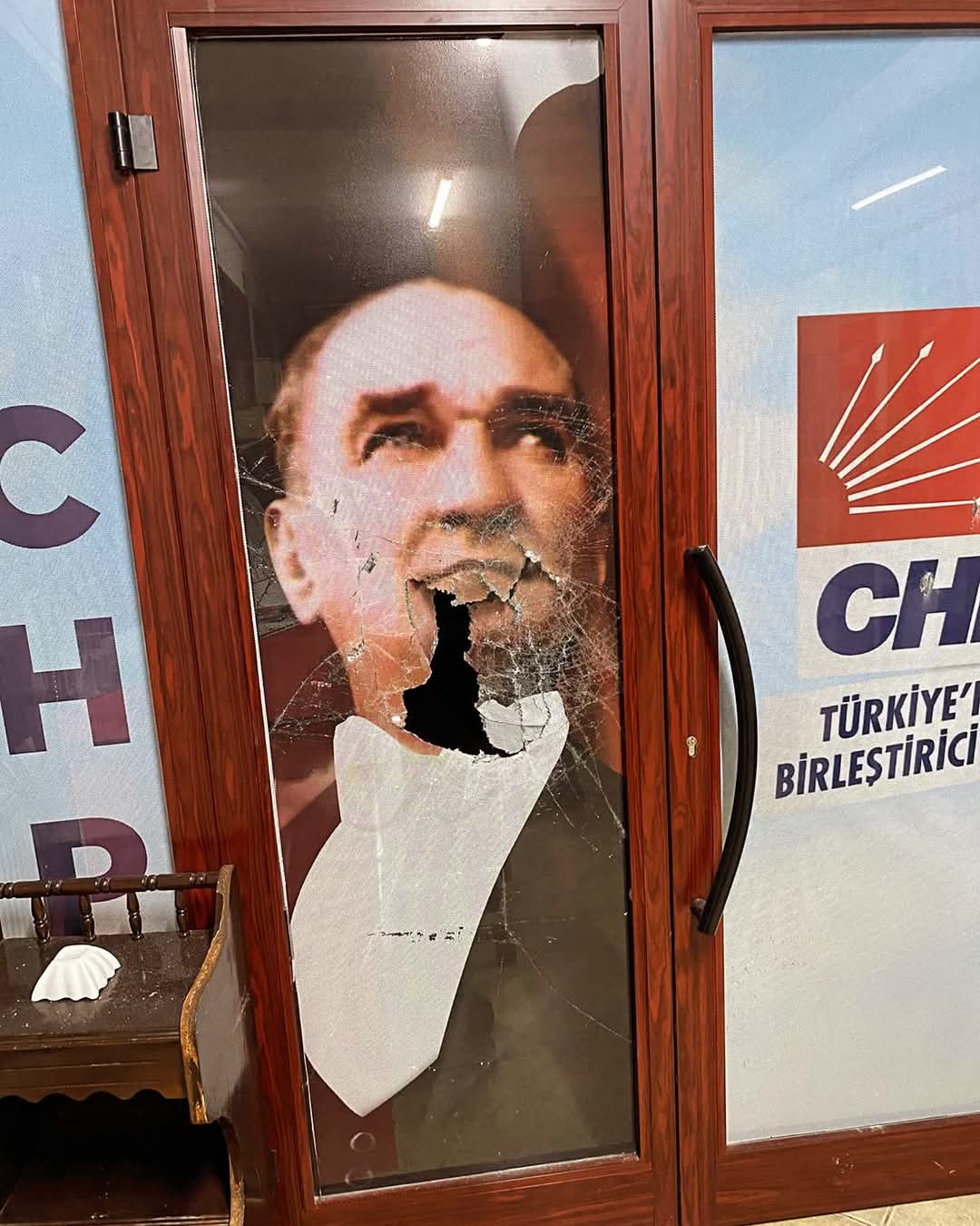 CHP Şile İlçe Başkanlığı’na Saldırı: Parti Yönetiminden Sert Tepki!