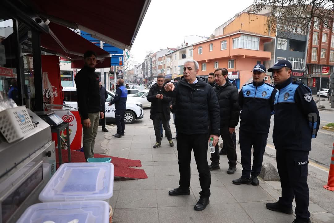 Çekmeköy’de Kaldırım İşgallerine Zabıta Müdahalesi: Şahinbey Caddesi’ndeki Şikayetlere Hızlı Çözüm