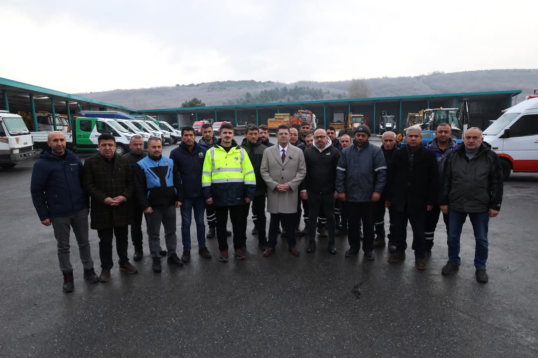 Çekmeköy Belediye Başkanı Orhan Çerkez'den Karla Mücadele Ekiplerine Moral Ziyareti