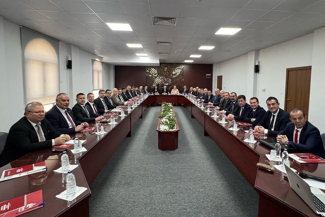 CHP İl Belediye Başkanları'ndan Ekrem İmamoğlu'na Ön Seçim Çağrısı
