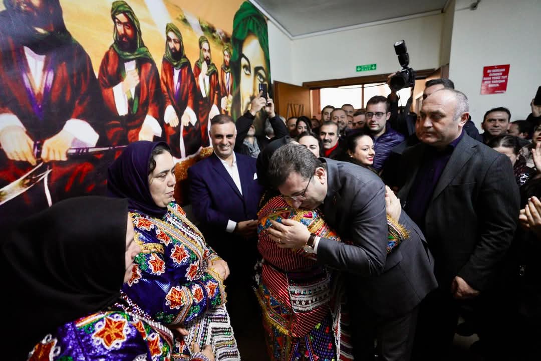 Cemevinde Yoğun İlgiyle Karşılanan İmamoğlu: Duaların Kabul Olması Dileğinde Bulundu