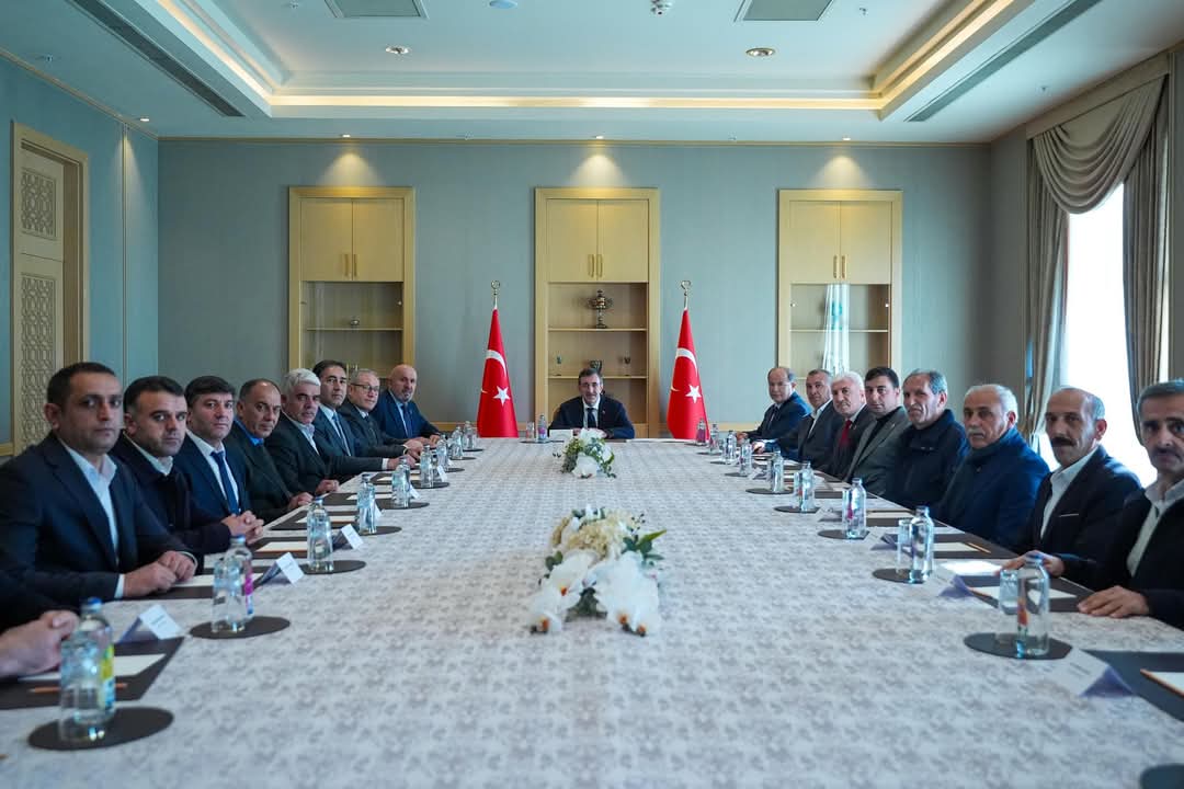 Türkiye Muhtarlar Konfederasyonu Başkanı Kadir Delibalta, Cumhurbaşkanı Yardımcısı Cevdet Yılmaz’ı Ziyaret Etti