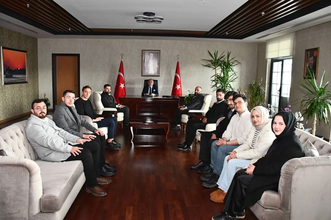 Çekmeköy Kaymakamı Resul Çelik, AK Parti Gençlik Kolları Başkanı Faruk Mert Taşdemir ve Yönetimini Ağırladı"