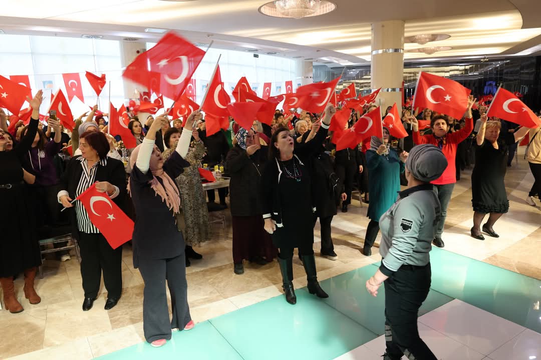 Çekmeköylü Kadınlar Yılmaz Morgül ile Coştu