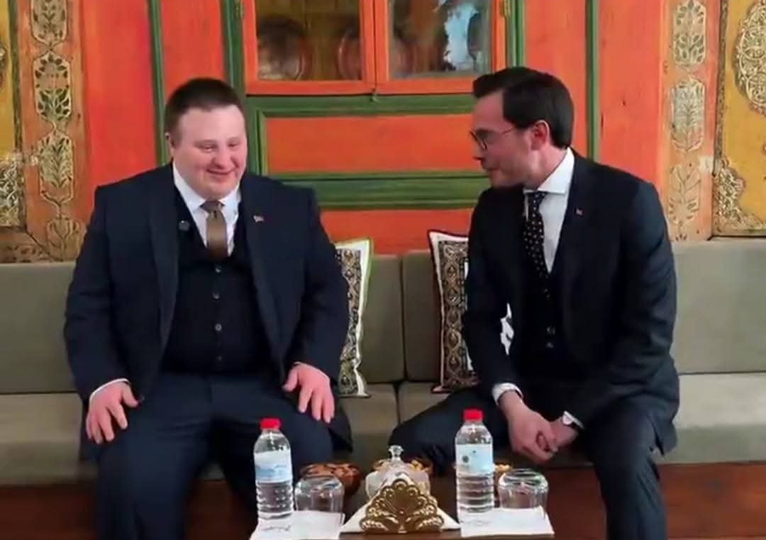 Tokat Belediyesi’nden Örnek Bir Adım: Down Sendromlu Ethem Ay, Özel Kalem Müdürü Oldu