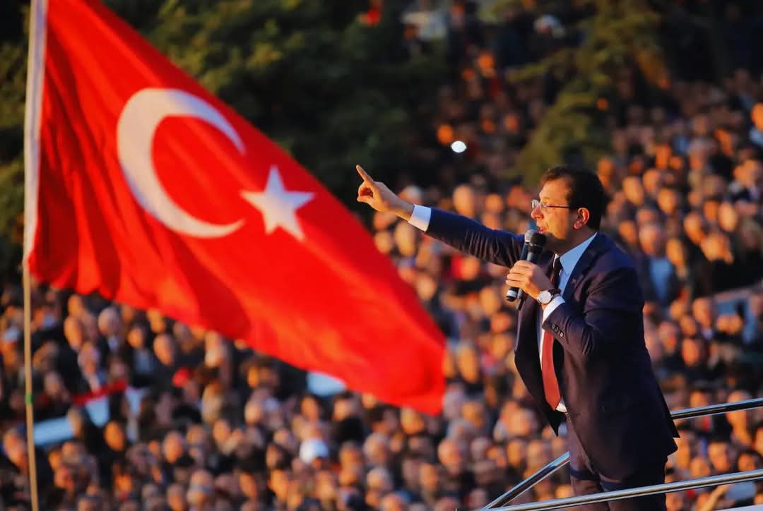 Eski İçişleri Bakanı Saadettin Tantan'dan Ekrem İmamoğlu'na Destek: "Siyasette Yeni Bir Sayfa Açılmalı"