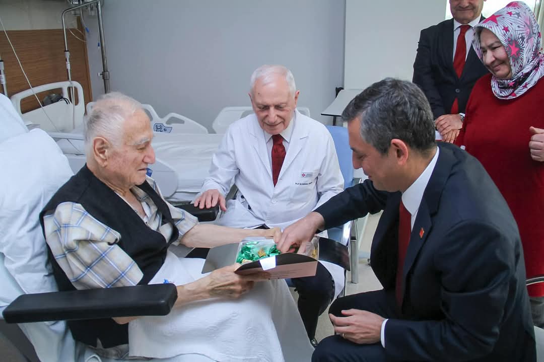 Özgür Özel’den Yekta Güngör Özden’e Hastanede Ziyaret  