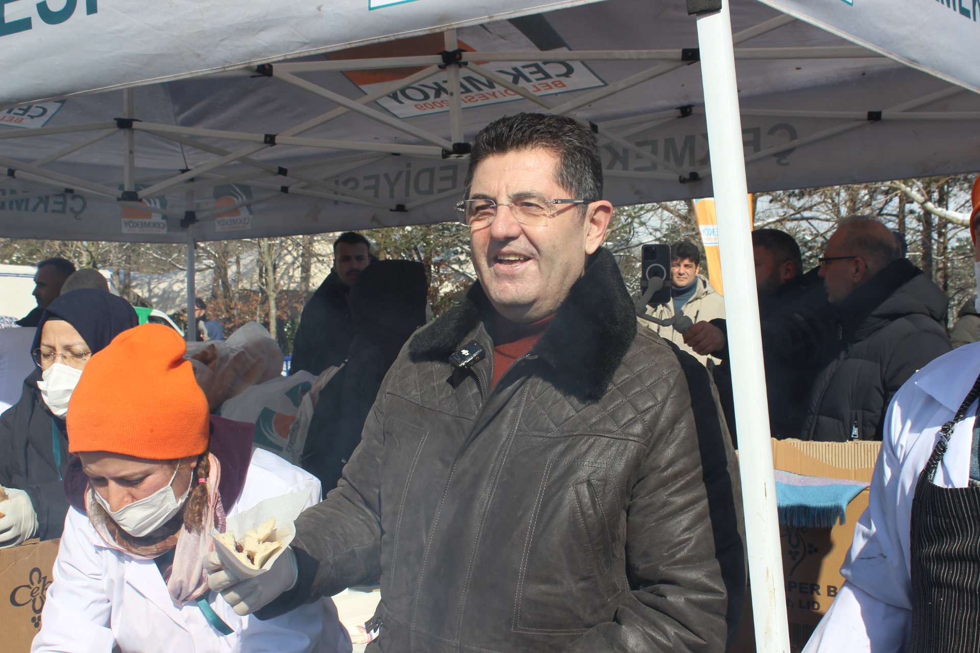 Çekmeköy’de Kar Şenliği Coşkusu: Başkan Çerkez, Sucuk Ekmek ve Kar Topu Eğlencesiyle Vatandaşları Buluşturdu