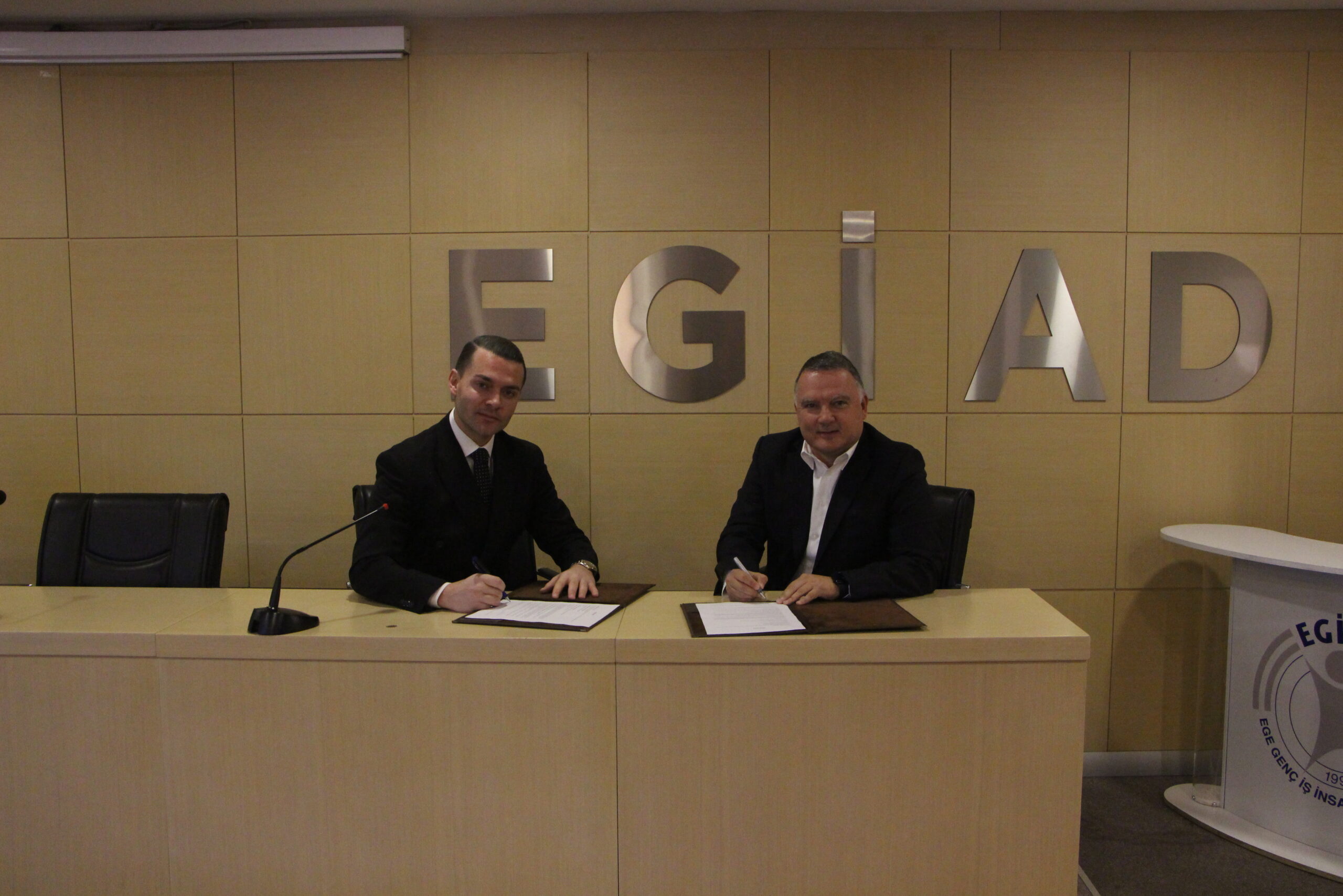 EGİAD ile Yeşeren Sakız Ağaçları