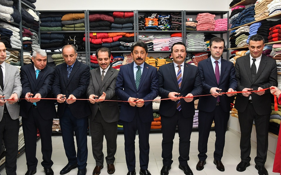 Vali Demiryürek'in Katılımıyla Kırşehir'de Sosyal Market Açıldı