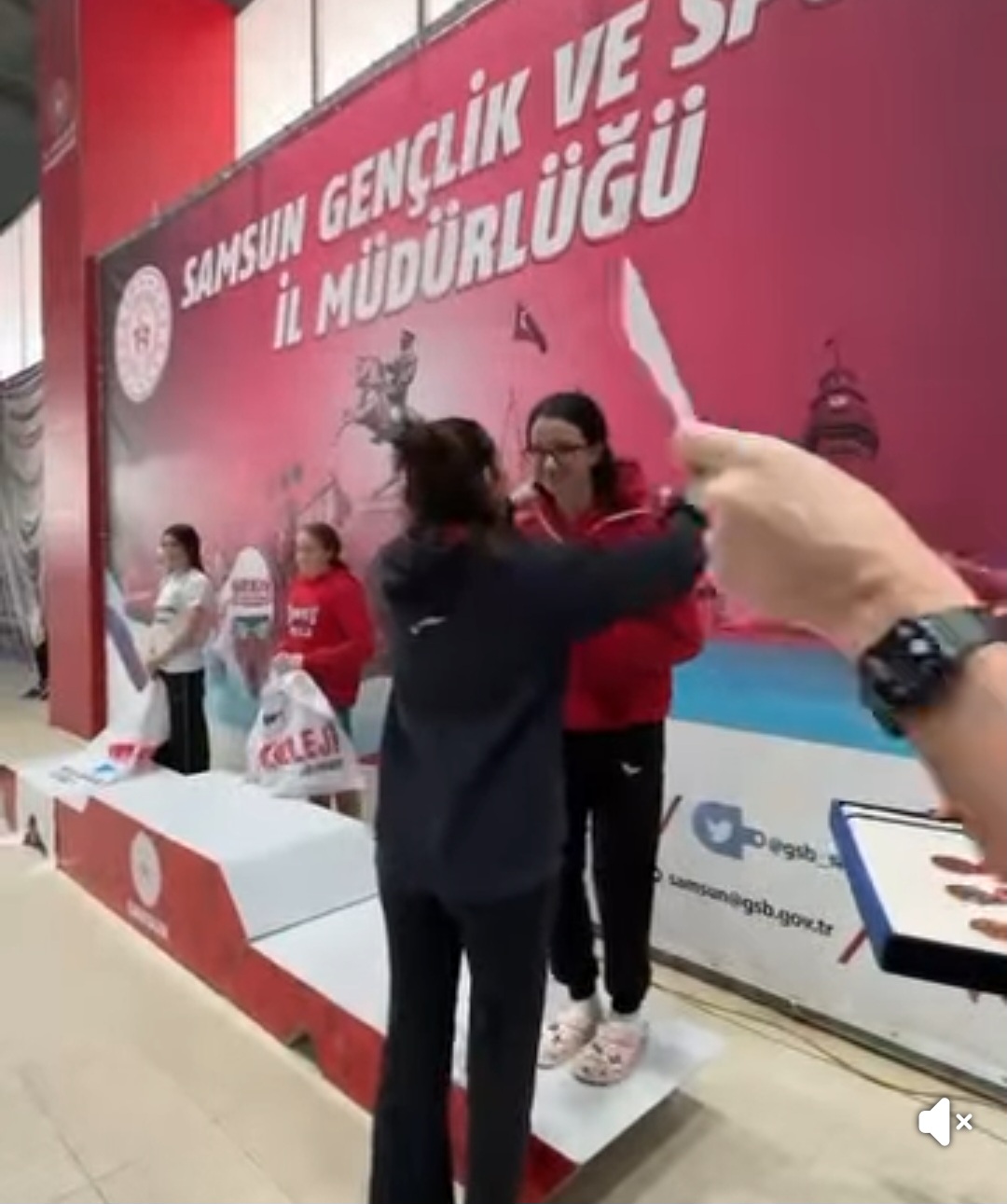 Çekmeköy Sınav Koleji, Türkiye Gruplar Yüzme Şampiyonası'nda Büyük Başarı Elde Etti
