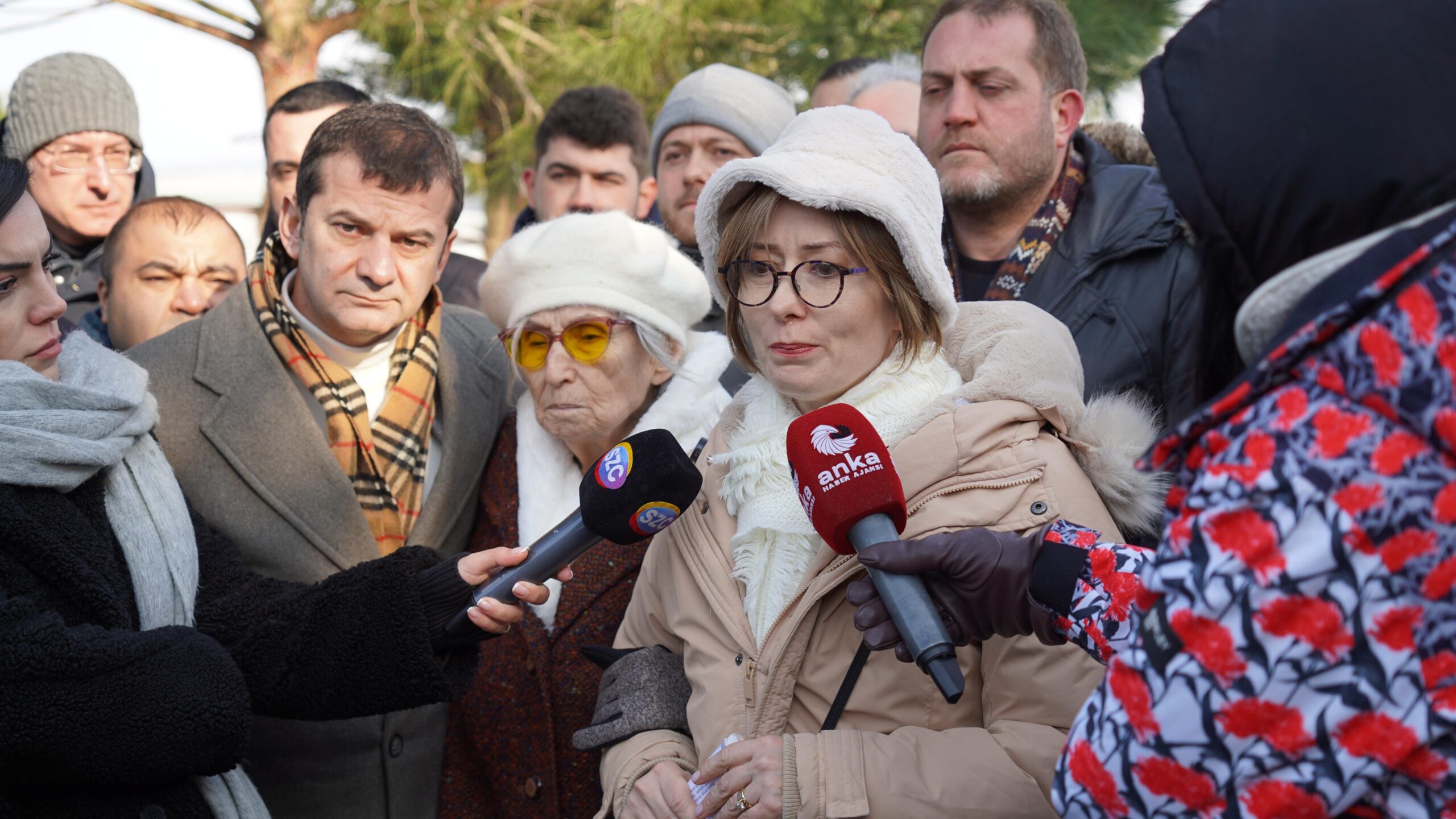 90 Yaşındaki Anne, Oğlunun Hukuksuz Tutukluluğunu ve Adalet Arayışını Anlattı