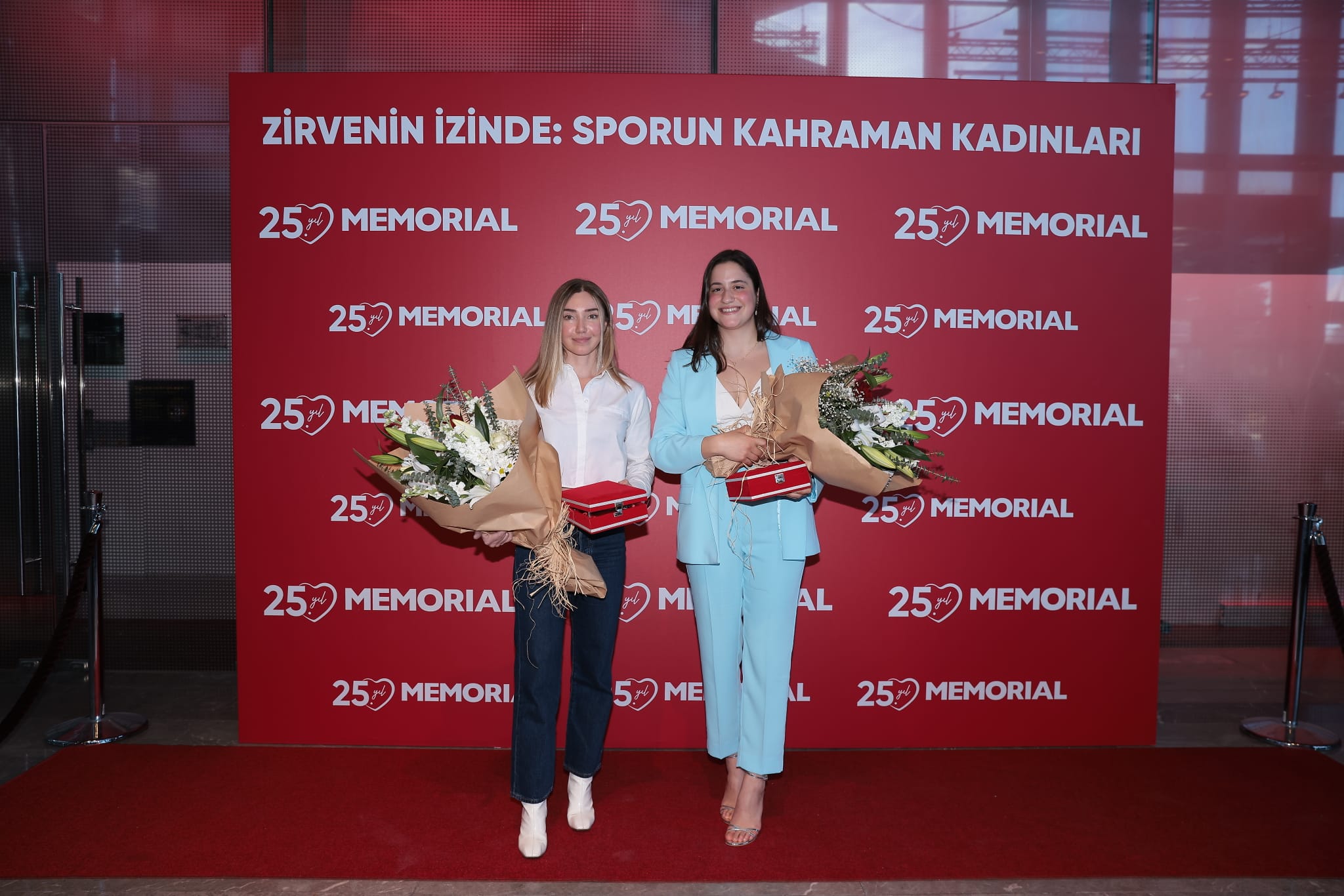 Şahika Ercümen ve Aysu Türkoğlu, Memorial Sağlık Grubu’nun Etkinliğinde Kadınların Gücüne Işık Tuttu