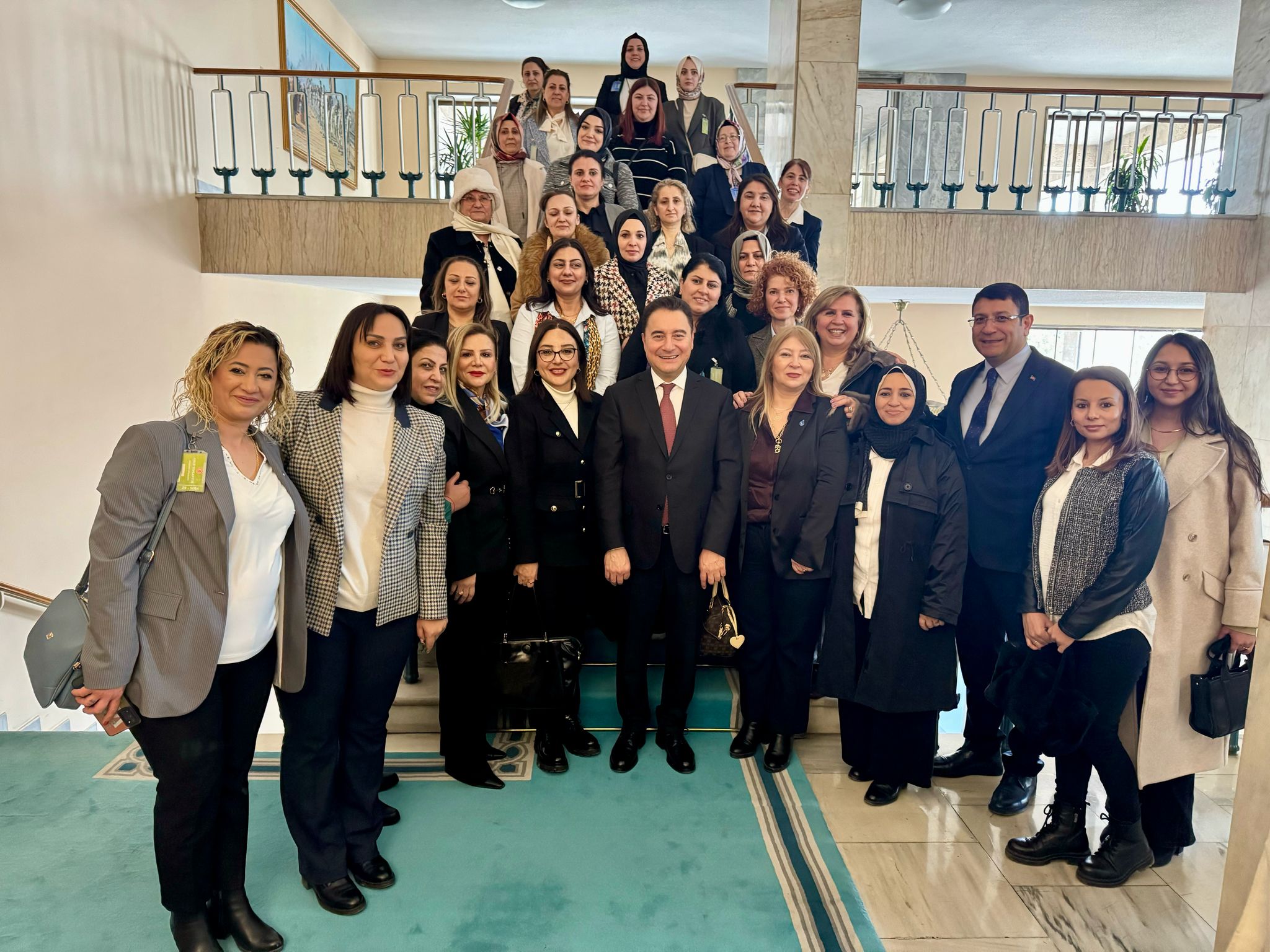 DEVA Partisi Genel Başkan Yardımcısı İdris Şahain'den 8 Mart Dünya Emekçi Kadınlar Günü Mesajı: "Kadınların Emeği ve Mücadelesi Hepimizin Sorumluluğudur"