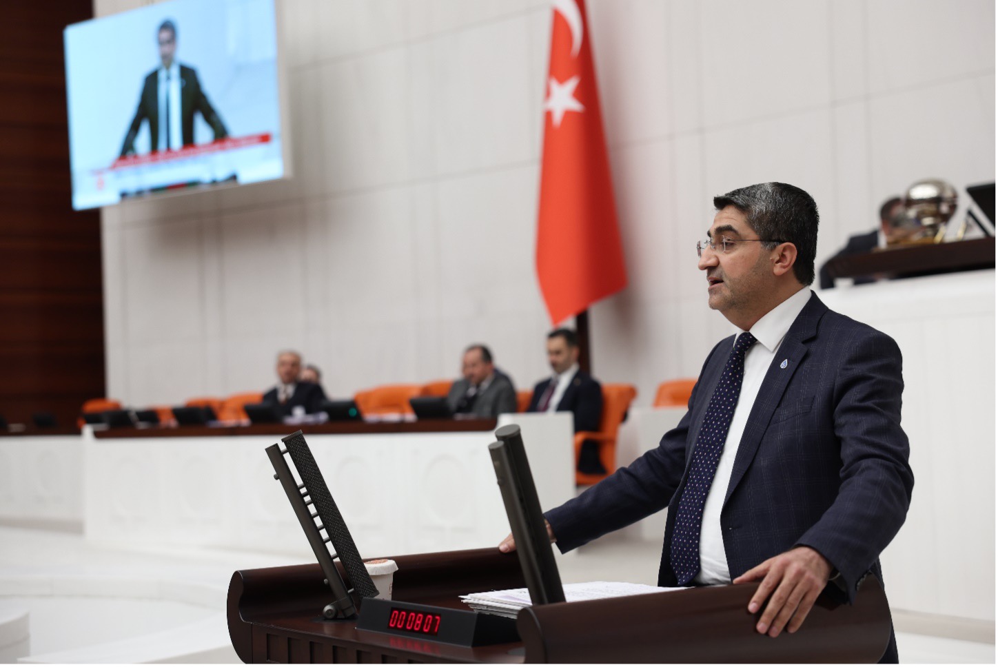 Mehmet Emin Ekmen'den Emekli Yoksulluğuna Dikkat Çekici Açıklamalar: “Emekliler, Hayatlarını Kaybediyor”