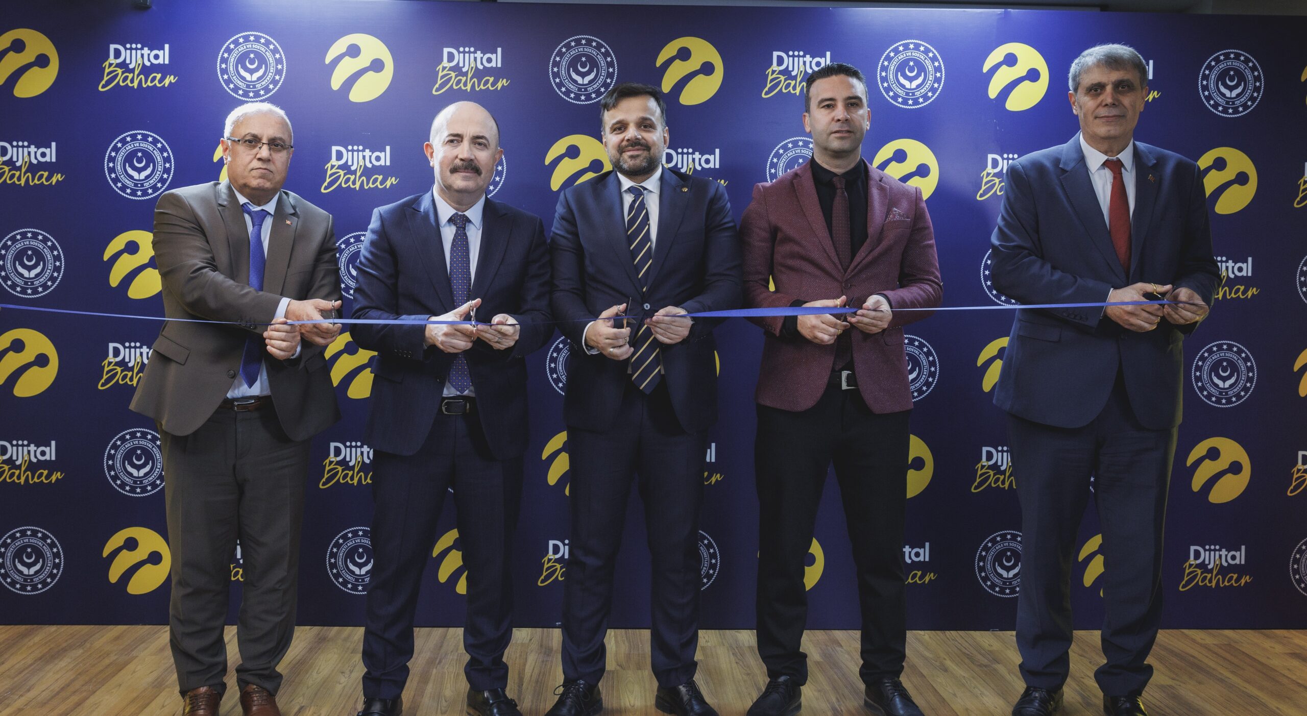 Turkcell'in Dijital Bahar Projesi 20. Teknoloji Odasını Gaziantep’te Açtı