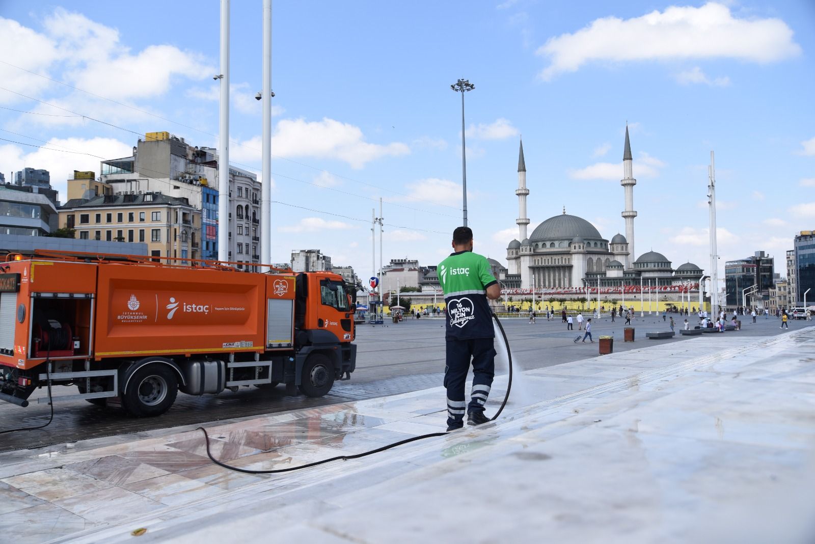 İBB Ramazan Bayramı İçin Hazırlıklarını Tamamladı: Ücretsiz Ulaşım, Temizlik Çalışmaları ve Eğlenceli Etkinlikler