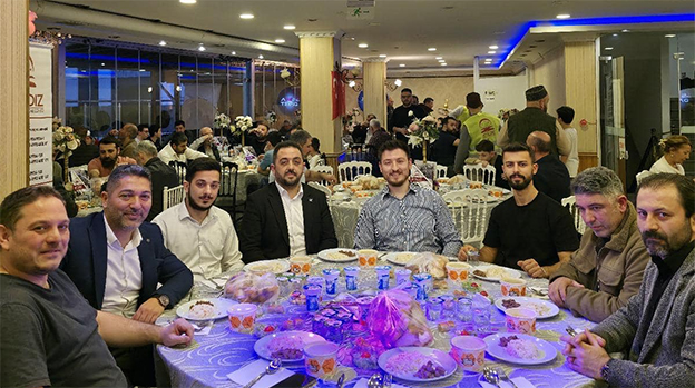 Ayyıldız İlim Yardımlaşma ve Dayanışma Derneği'nin 12. Geleneksel İftar Daveti Yoğun Katılımla Gerçekleşti