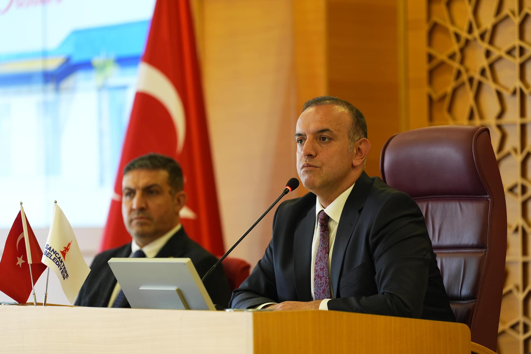 Sancaktepe’de Çöp Konteynerlerinde Ölü Köpekler Bulundu, Belediye Başkanı Özür Diledi