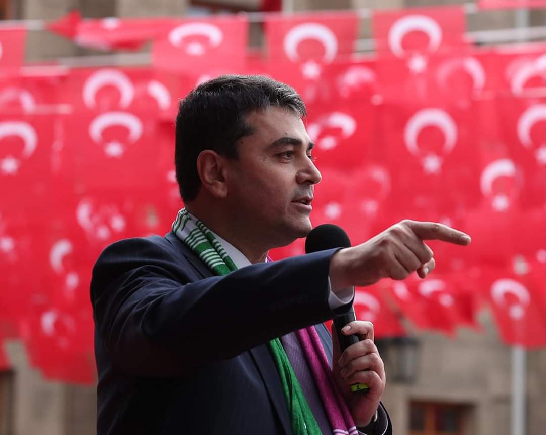 Demokrat Partisi Genel Başkanı Gültekin Uysal, İktidara Sert Eleştirilerde Bulundu: “Demokrasiyi Yok Etmeye Çalışıyorlar”