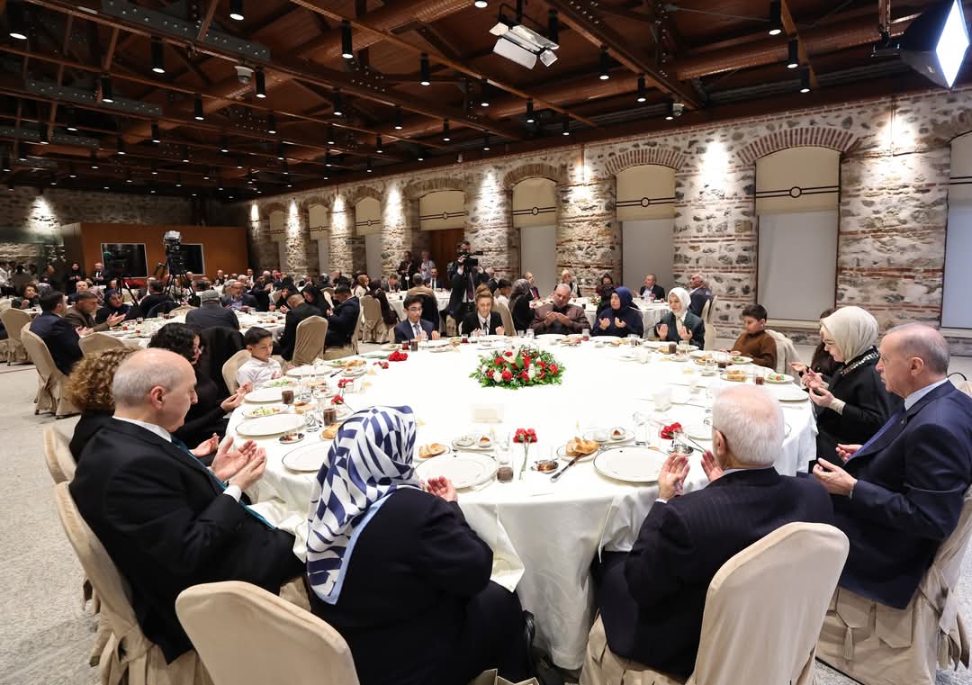 Cumhurbaşkanı Erdoğan, Ramazan'ın İlk İftarını Şehit Yakınlarıyla Yaptı