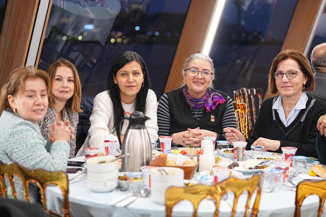 Üsküdar Belediye Başkanı Sinem Dedetaş, İftar Sofrasında Birlik ve Beraberlik Mesajı Verdi